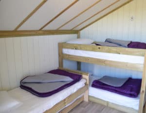Lodge-chalet-insolite-6-personnes-chambres-enfants-camping-le-moulin-des-effres-secondigny