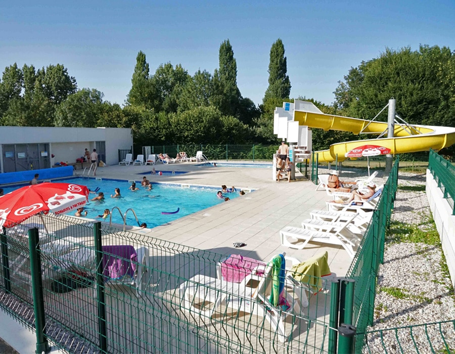 camping-le-moulin-des-effres-avec-piscine-et-toboggan