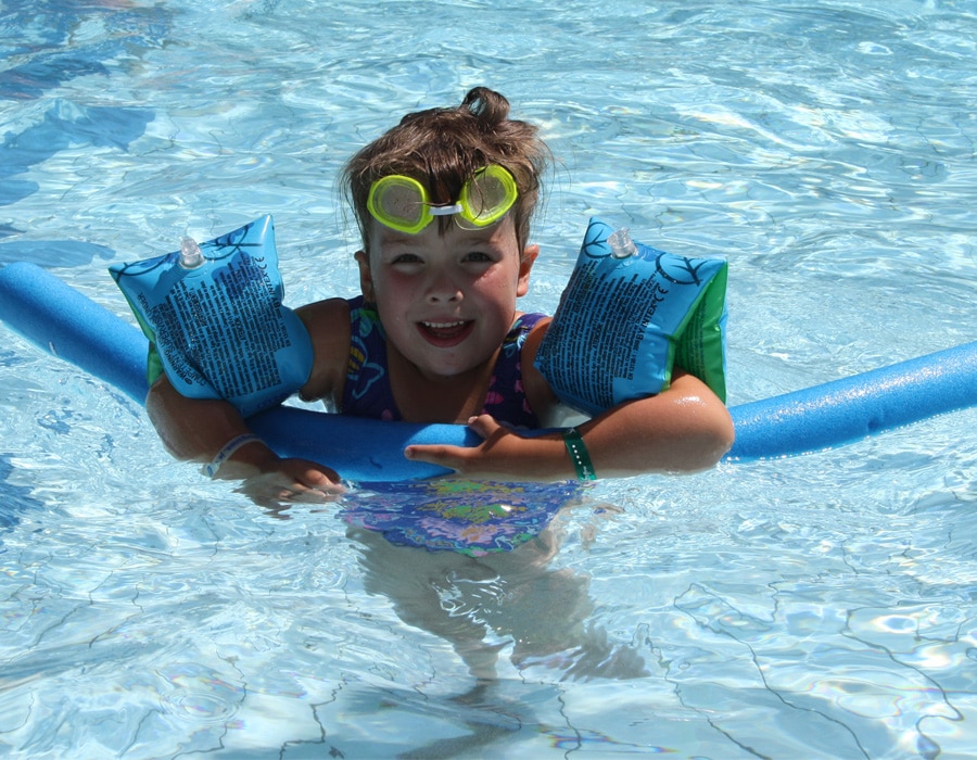 camping-le-moulin-des-effres-avec-piscine-pataugeoire-enfant