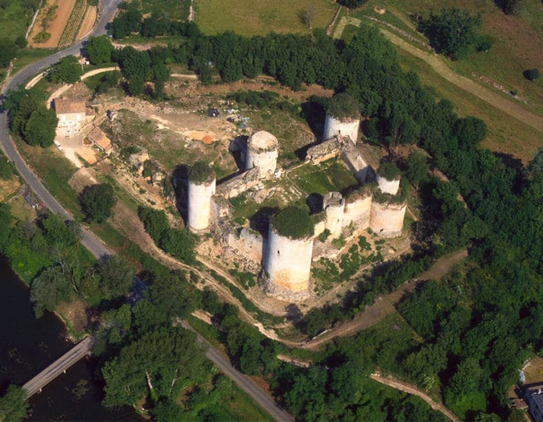 camping-le-moulin-des-effres-proche-chateau-a-visiter