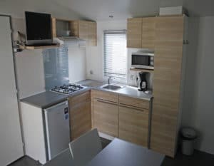 mobil-home-2-chambres-confort-cuisine-camping-le-moulin-des-effres-secondigny