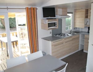 mobil-home-2-chambres-espace-avec-cuisine-camping-le-moulin-des-effres-secondigny