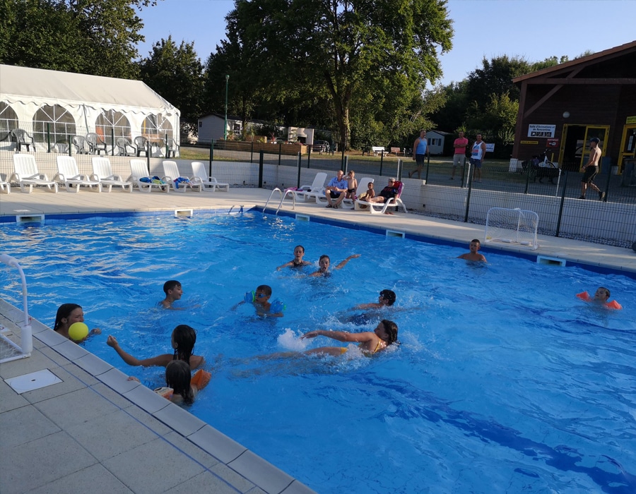 animation-piscine-camping-le-moulin-des-effres-secondigny