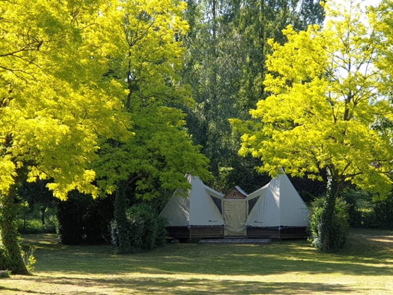 tipi-insolite-3-chambres-camping-le-moulin-des-effres-secondigny
