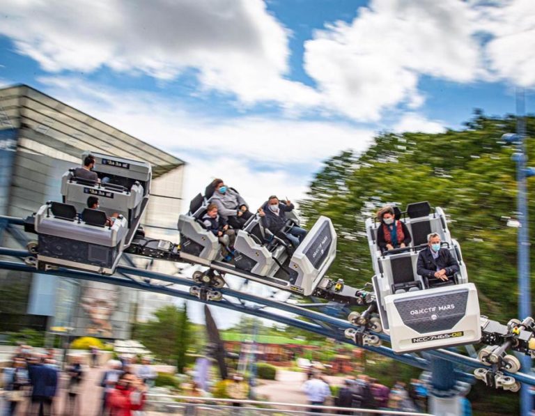 camping-avec-piscine-proche-futuroscope