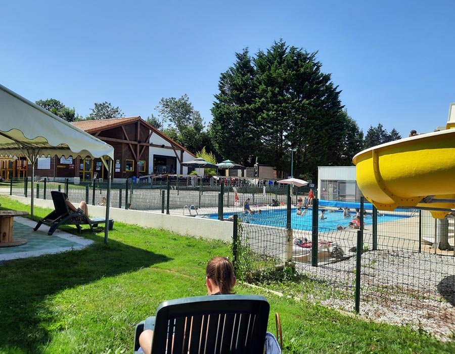 camping-avec-piscine-toboggans-espace-detente-camping-secondigny-deux-sevres