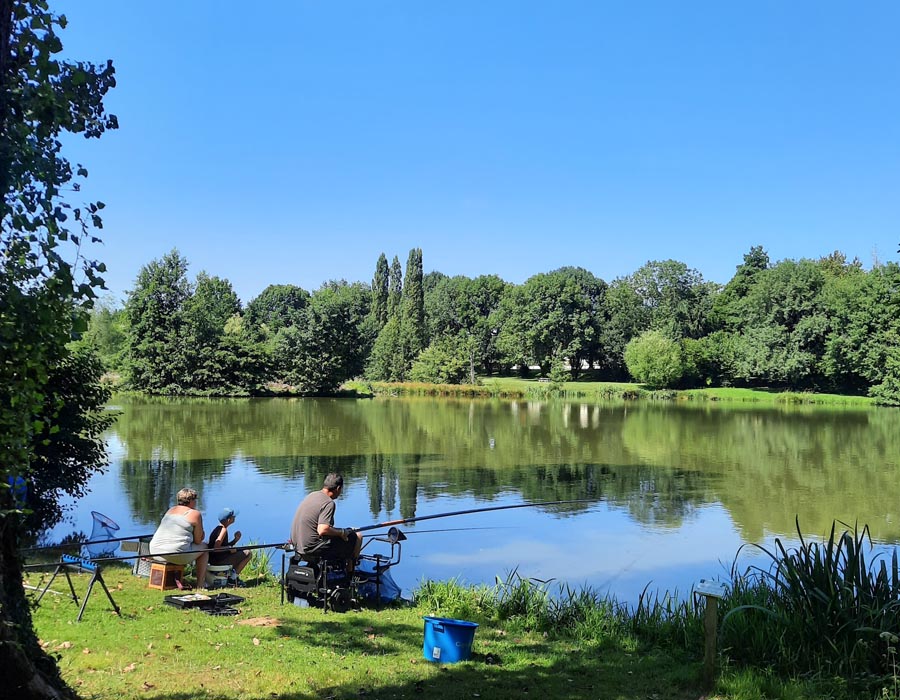 camping-bord-de-lac-pour-pecher-deux-sevres-le-moulin-des-effres