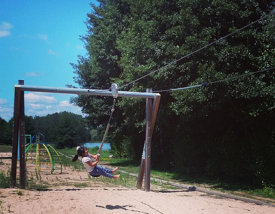 camping-nature-deux-sevres-au-bord-du-lac-jeux-enfant