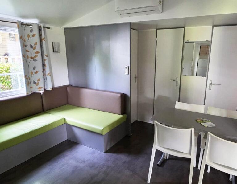 location-camping-avec-climatisation-proche-puy-du-fou-futuroscope-camping-le-moulin-des-effres-secondigny-79