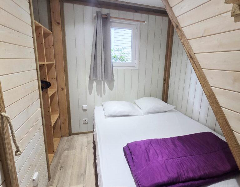 location-chalet-avec-climatisation-camping-lac-avec-piscine-le-moulin-des-effres-secondigny-deux-sevres
