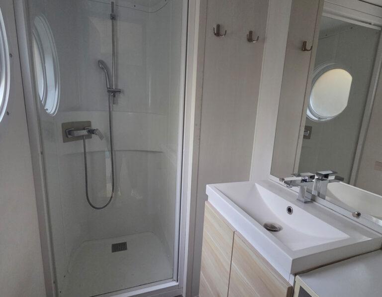 location-mobil-home-2-chambres-proche-flip-parthenay-79-camping-le-moulin-des-effres