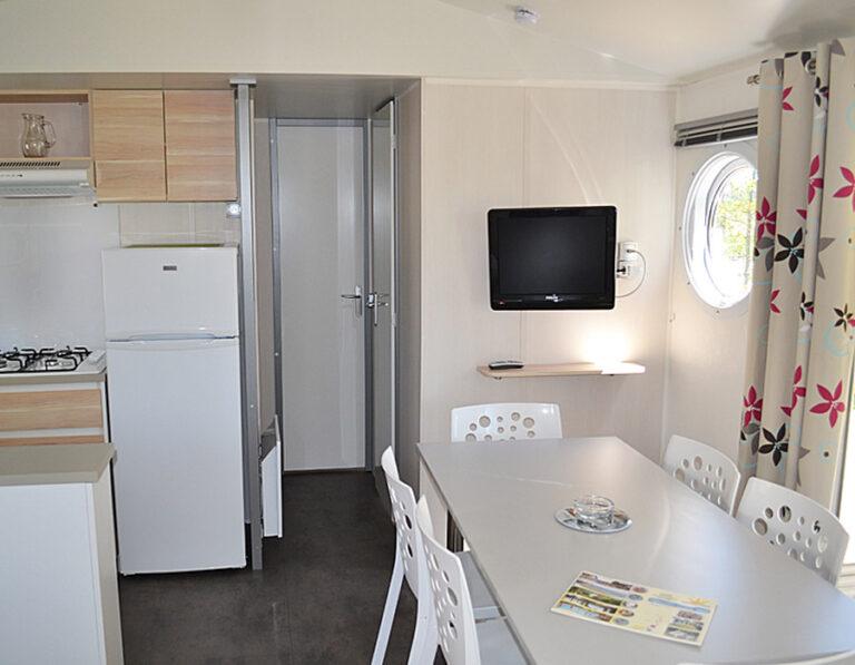 location-mobil-home-3-chambres-8-personnes-camping-avec-piscine-le-moulin-des-effres-deux-sevres-secondigny