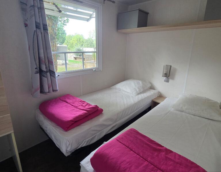 location-mobil-home-6-personnes-camping-avec-piscine-et-lac-le-moulin-des-effres-secondigny-79