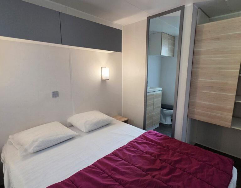 location-mobil-home-8-personnes-proche-puy-du-fou-camping-avec-piscine-le-moulin-des-effres-secondigny