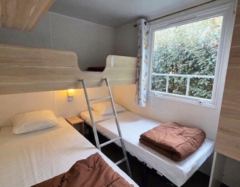 location-mobil-home-avec-climatisation-camping-avec-piscine-proche-lac-deux-sevres